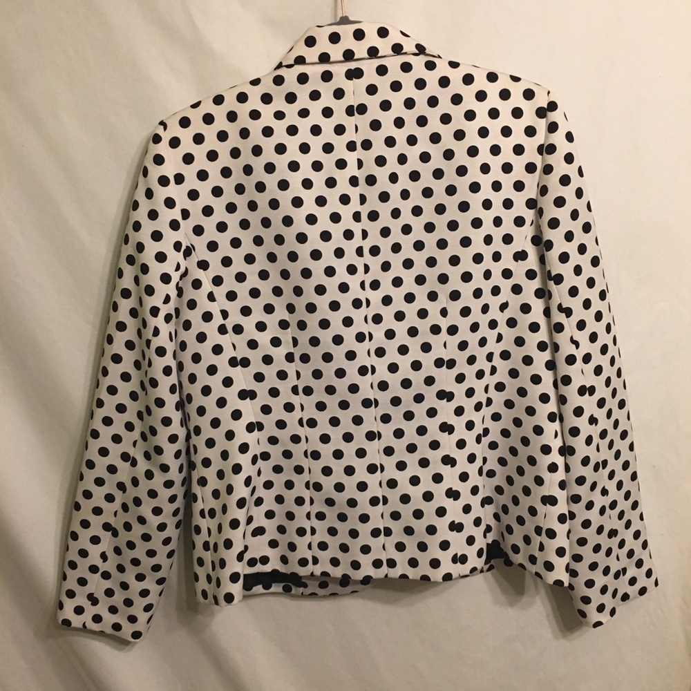 Blazer - Picture 2 of 8